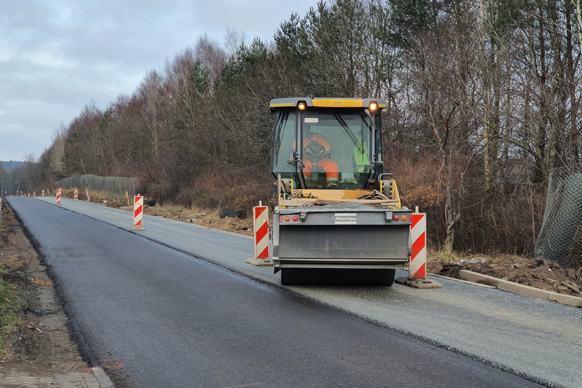 „Rozbudowa drogi powiatowej nr 1404 G Rumia-Łężyce-Gdynia na odcinku Łężyce – zjazd do Eko Doliny o długości ok. 1 km”