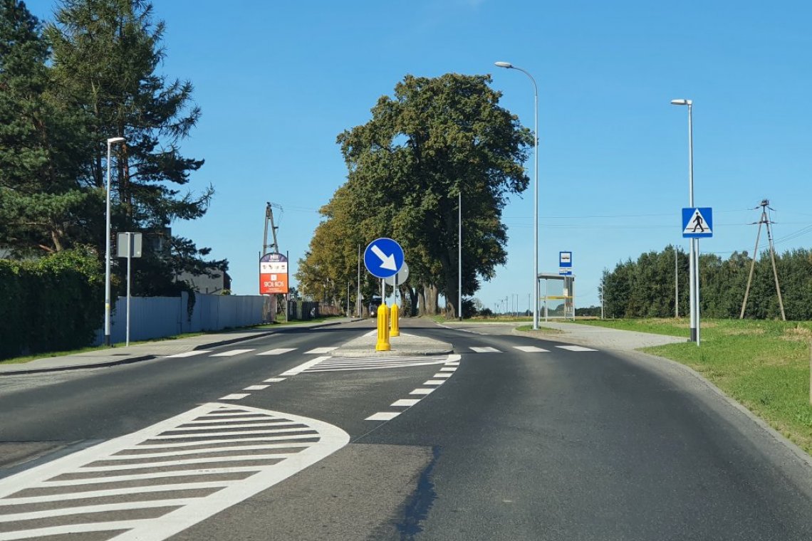 „Przebudowa i rozbudowa drogi powiatowej 1405G na odcinku Szemud - Kamień, na odcinku Kielno - Karczemki oraz w miejscowości Kielno poprzez budowę chodników oraz zatok autobusowych wraz z remontami nawierzchni jezdni oraz budową oświetlenia”
