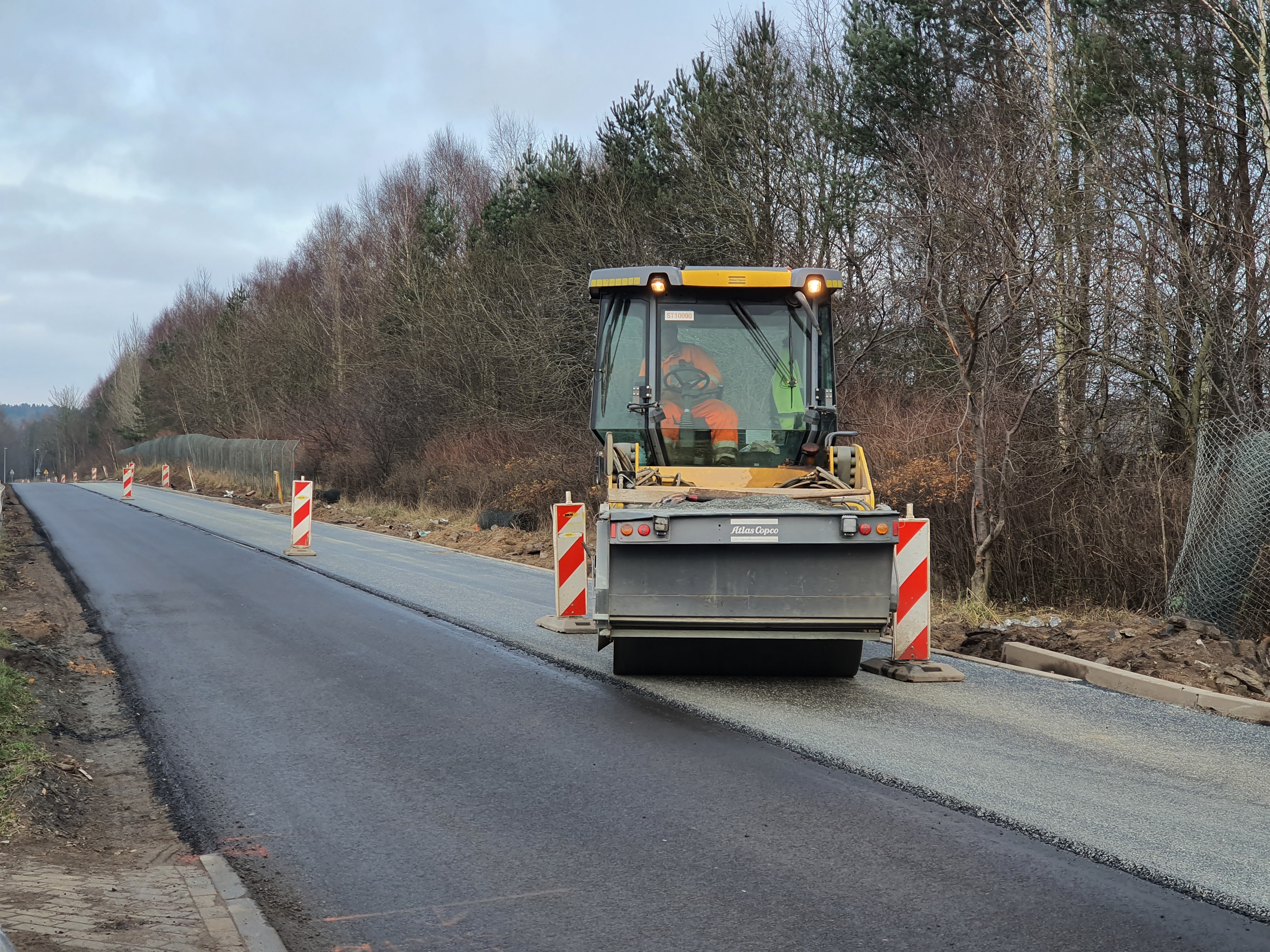 „Rozbudowa drogi powiatowej nr 1404 G Rumia-Łężyce-Gdynia na odcinku Łężyce – zjazd do Eko Doliny o długości ok. 1 km”