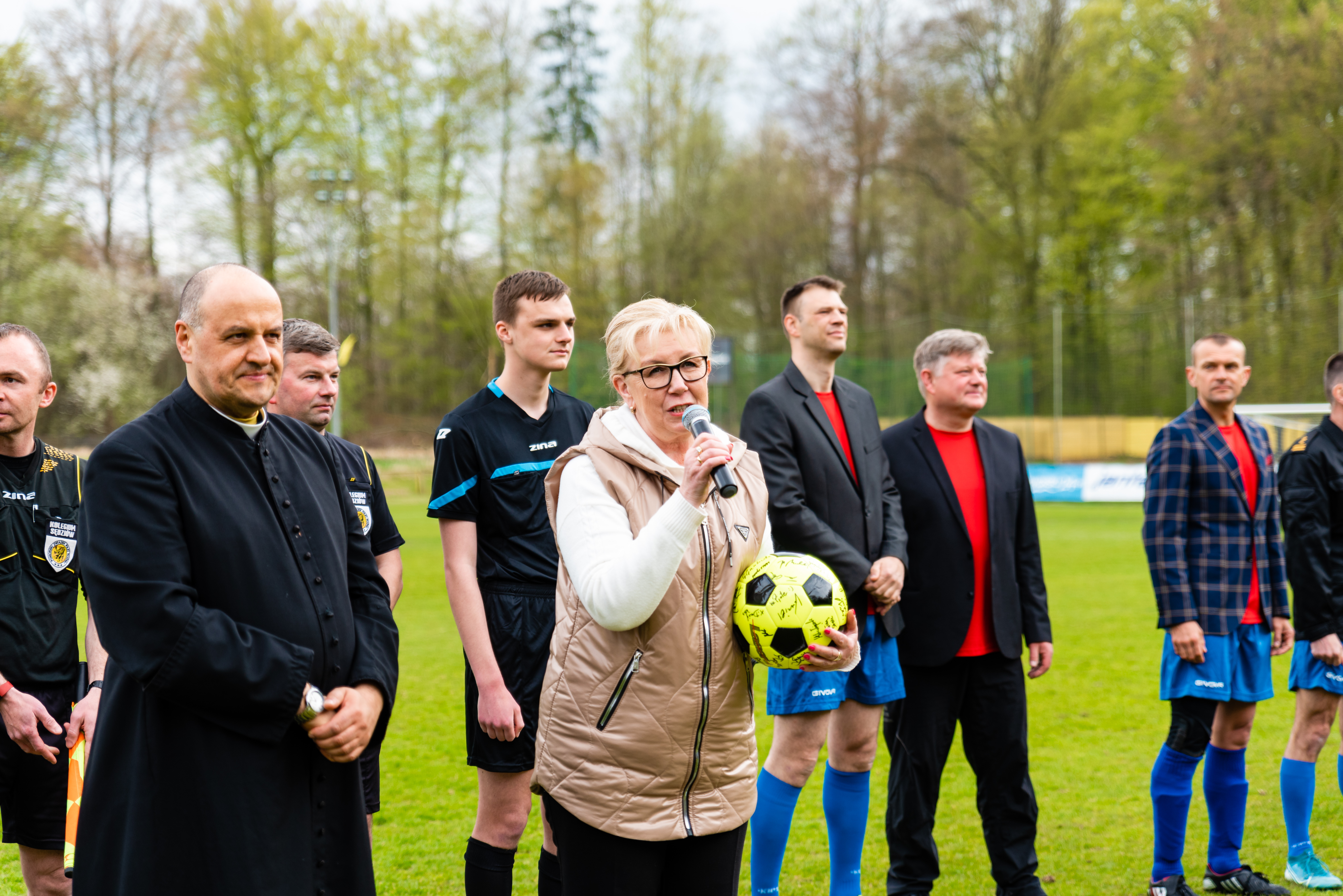 Księża i samorządowcy zagrali w szczytnym celu